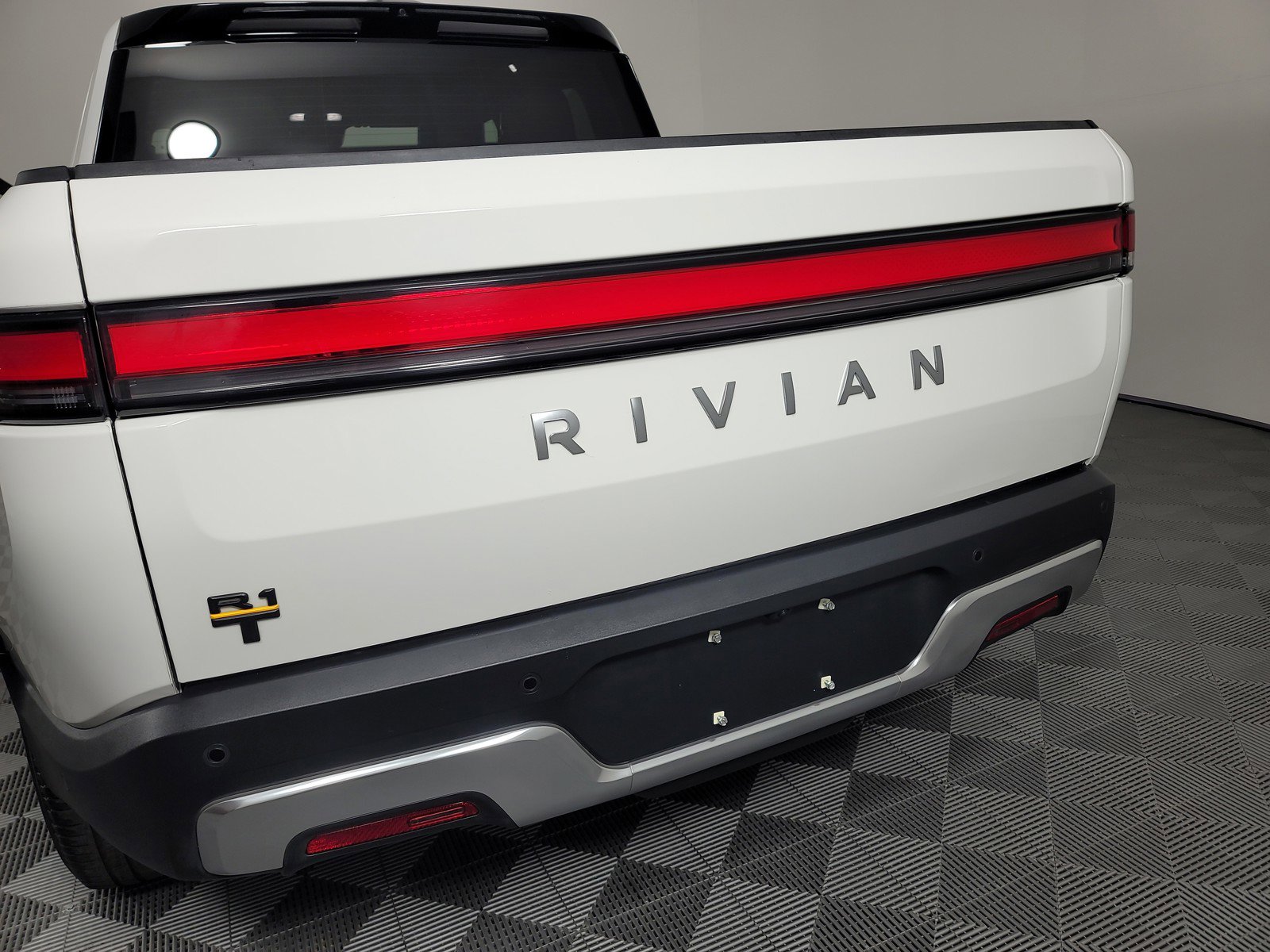 Used 2022 Rivian R1T Adventure image 33