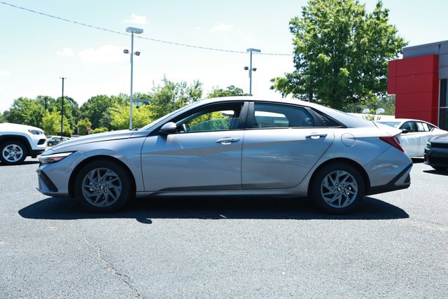 Used 2024 Hyundai Elantra SEL FWD image 6