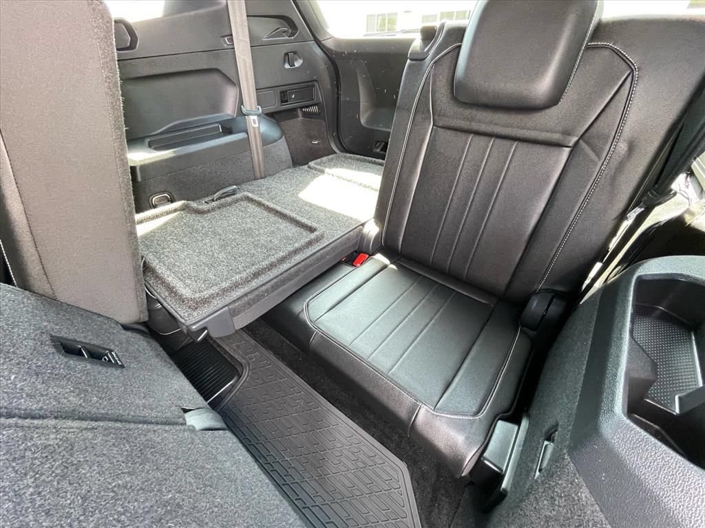 Used 2023 Volkswagen Tiguan SE R-Line FWD image 10