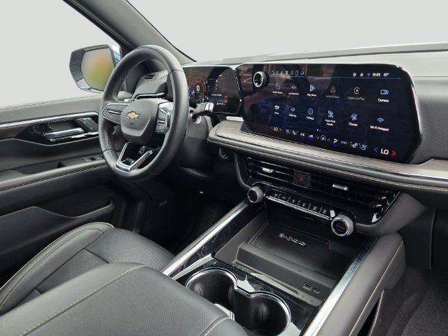 Used 2025 Chevrolet Suburban Premier AWD/4WD image 11