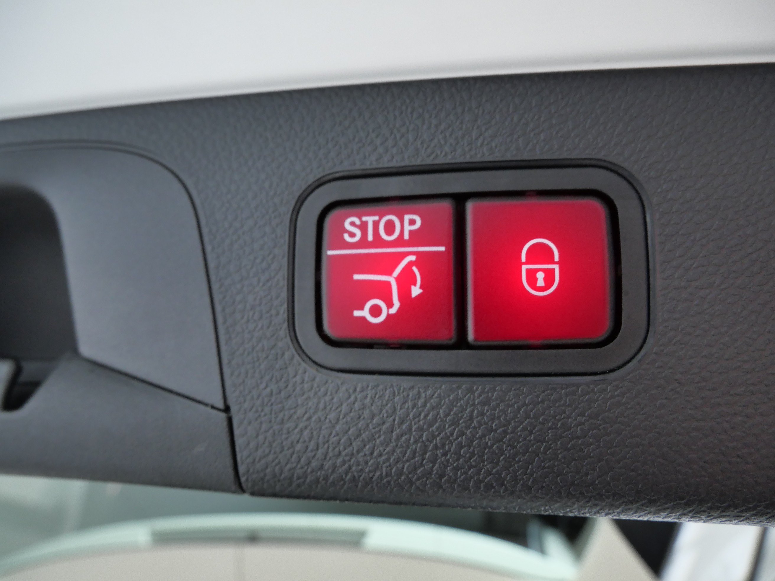 Used 2021 Mercedes-Benz GLC 300 4MATIC image 8