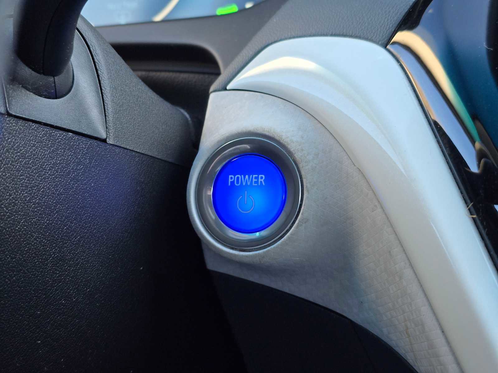 Used 2017 Chevrolet Bolt Premier w/ Driver Confidence II Package image 28