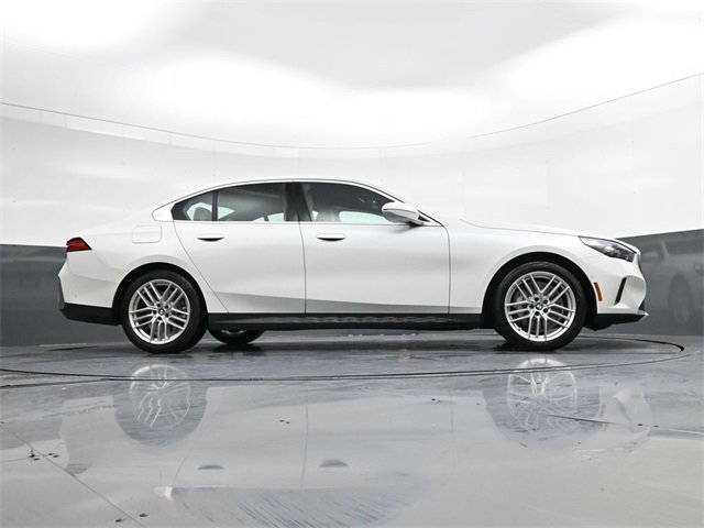 Used 2024 BMW 530i w/ Convenience Package image 25