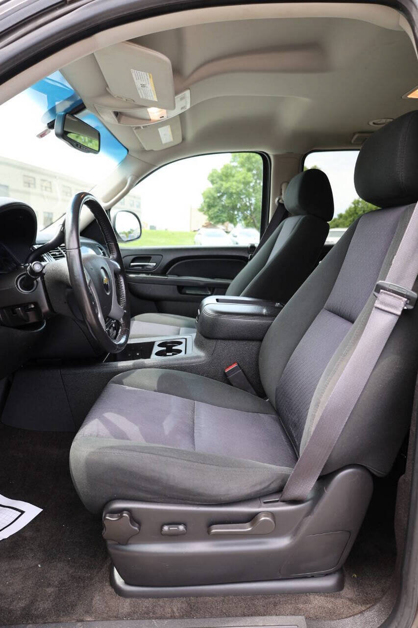 Used 2013 Chevrolet Suburban LS w/ Convenience Package 1 AWD/4WD image 13