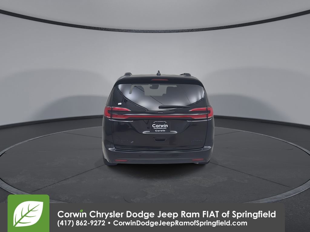 Used 2025 Chrysler Pacifica Limited FWD image 14