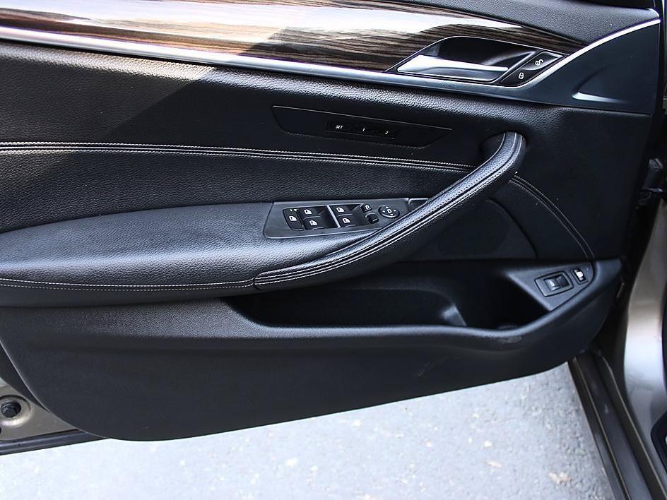 Used 2019 BMW 530e w/ Convenience Package RWD image 12