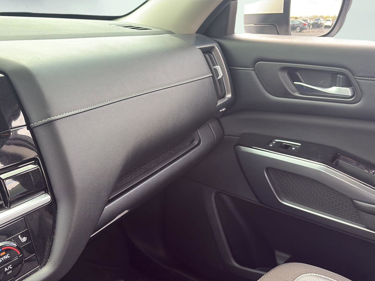 Used 2022 Nissan Pathfinder SL AWD/4WD image 29