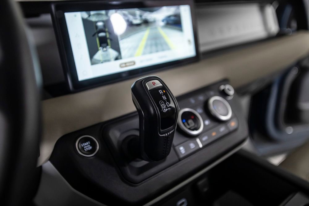 Used 2022 Land Rover Defender 110 SE image 33