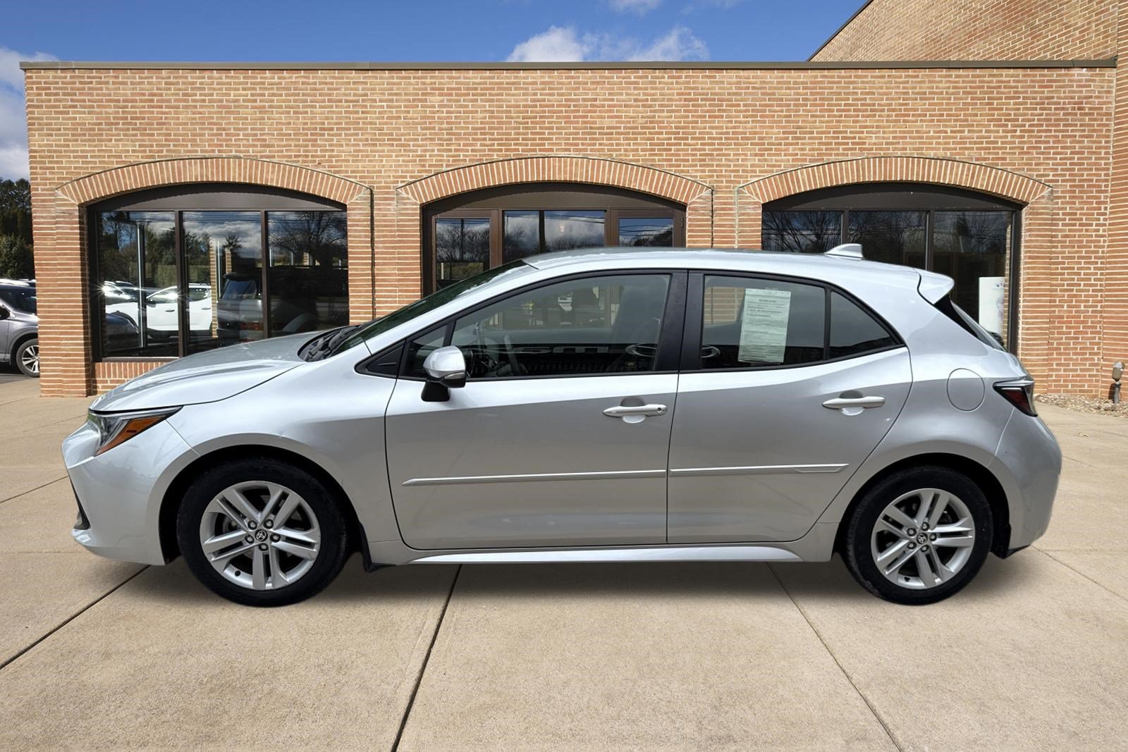 Used 2019 Toyota Corolla SE w/ SE Option Package FWD image 7