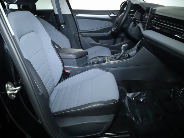 Used 2025 Volkswagen Jetta SE w/ Sunroof Package image 33