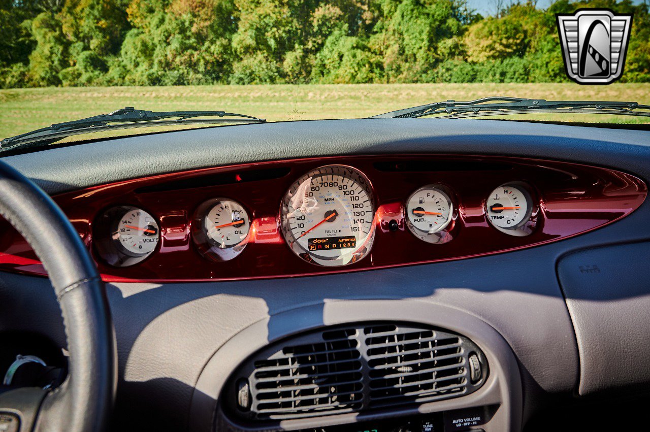 Used 2002 Chrysler Prowler image 16