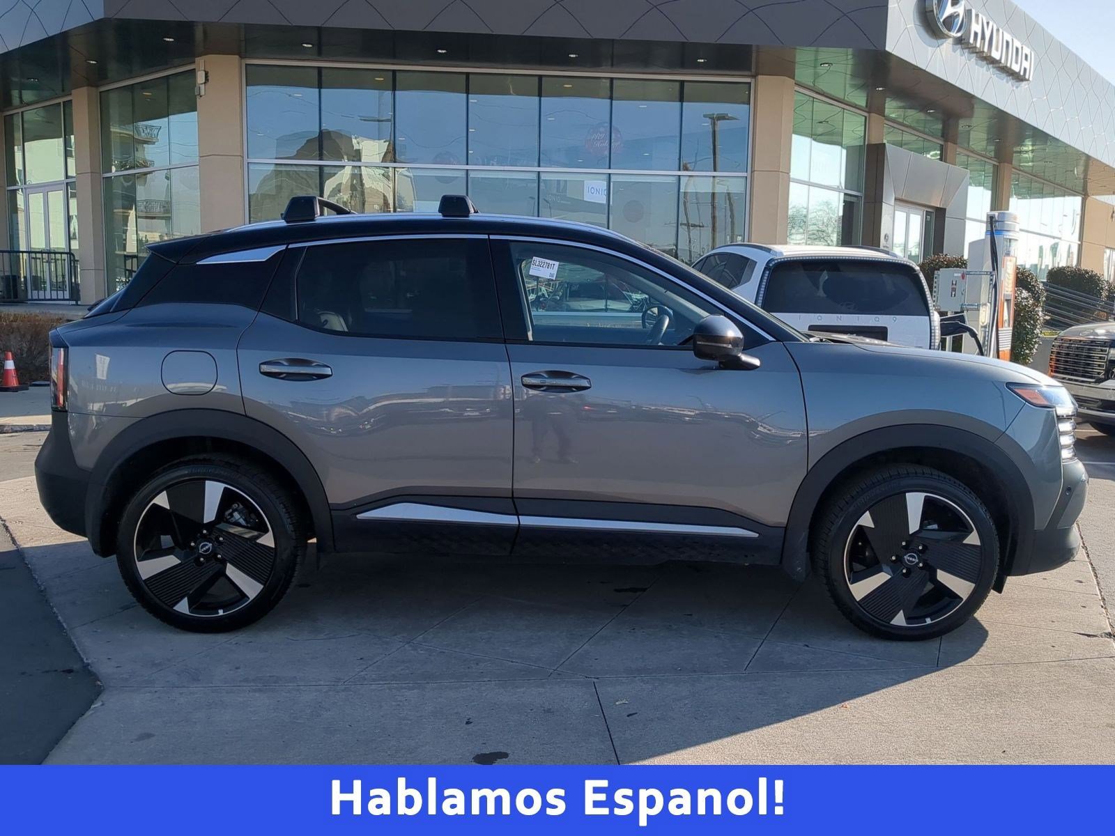 Used 2025 Nissan Kicks SR image 2