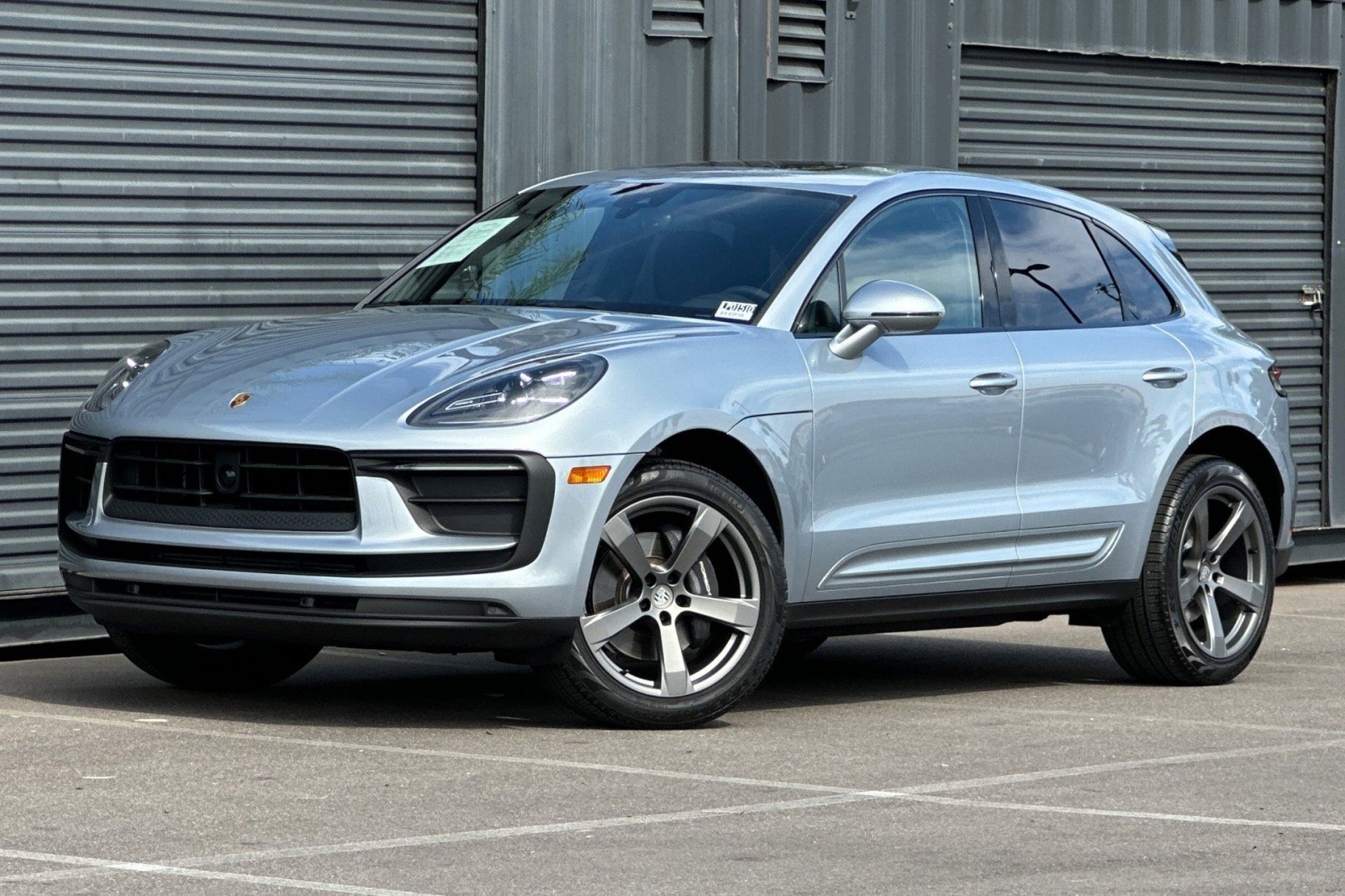 Certified 2026 Porsche Macan AWD/4WD image 1