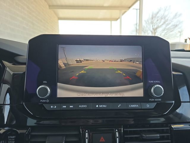 Used 2025 Nissan Pathfinder SV image 9