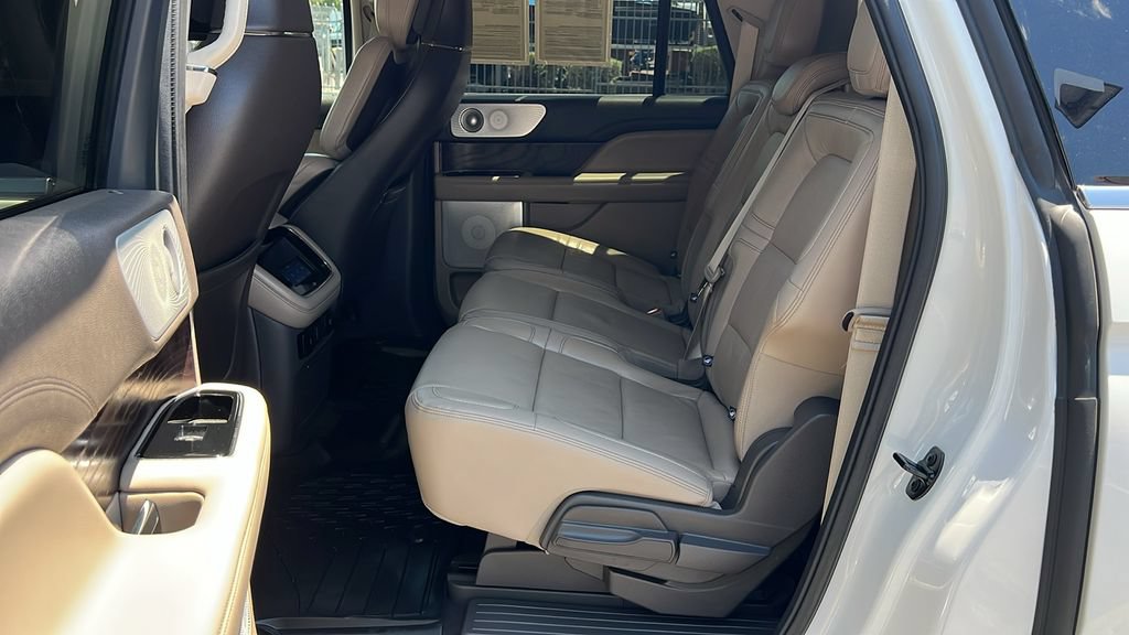 Certified 2024 Lincoln Navigator L Reserve AWD/4WD image 11