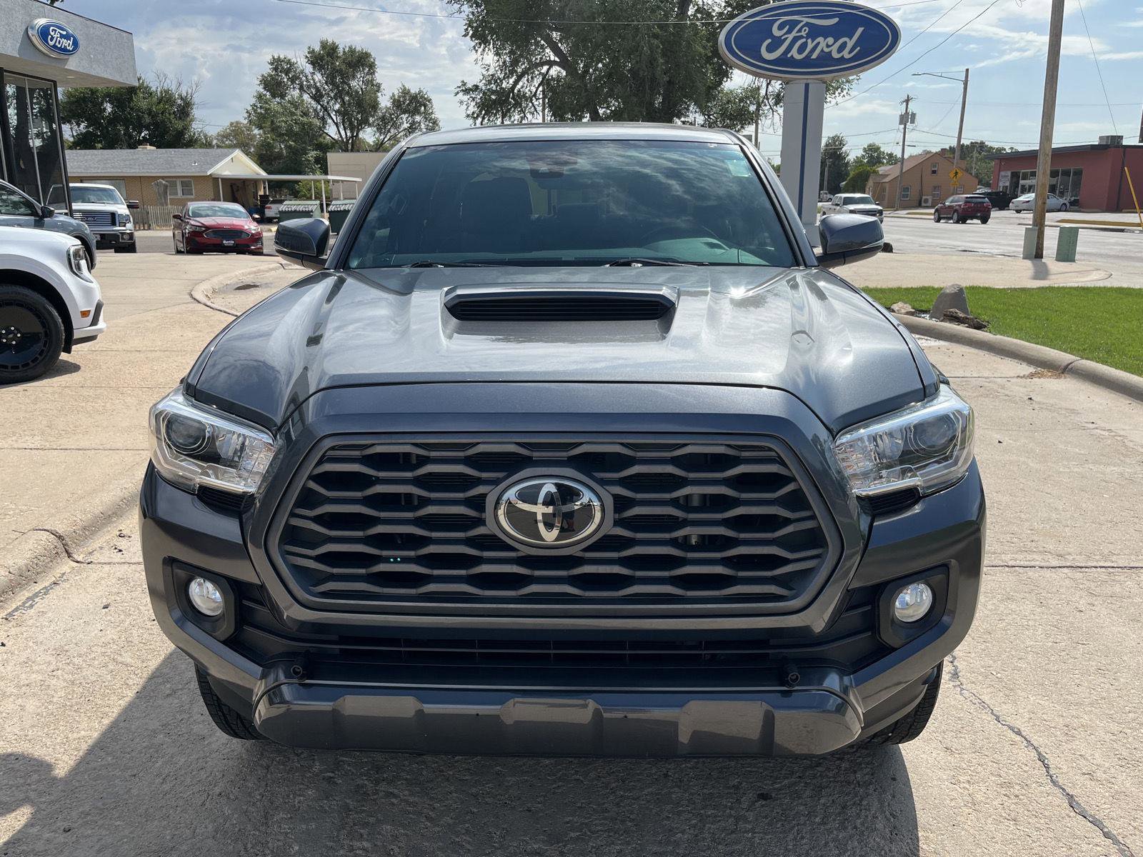Used 2021 Toyota Tacoma TRD Off-Road image 3