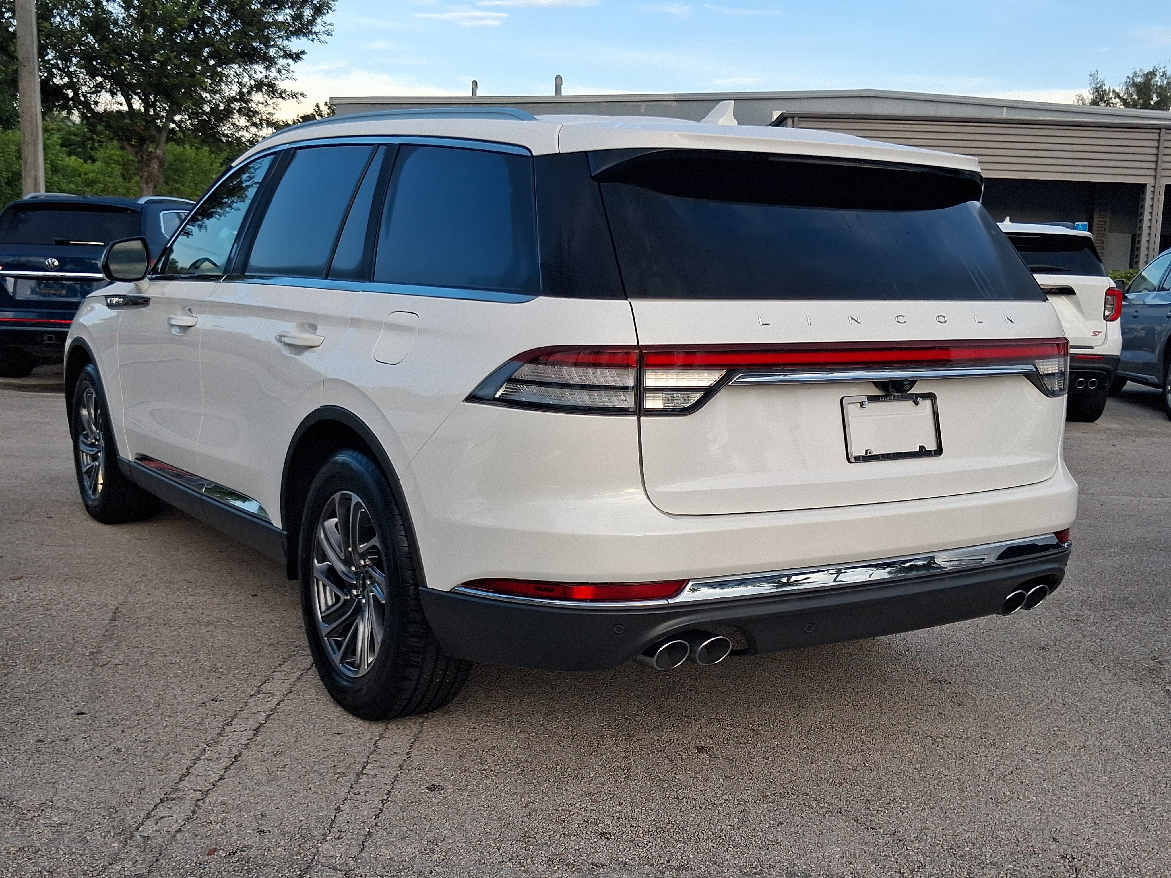 Used 2020 Lincoln Aviator 2WD image 3