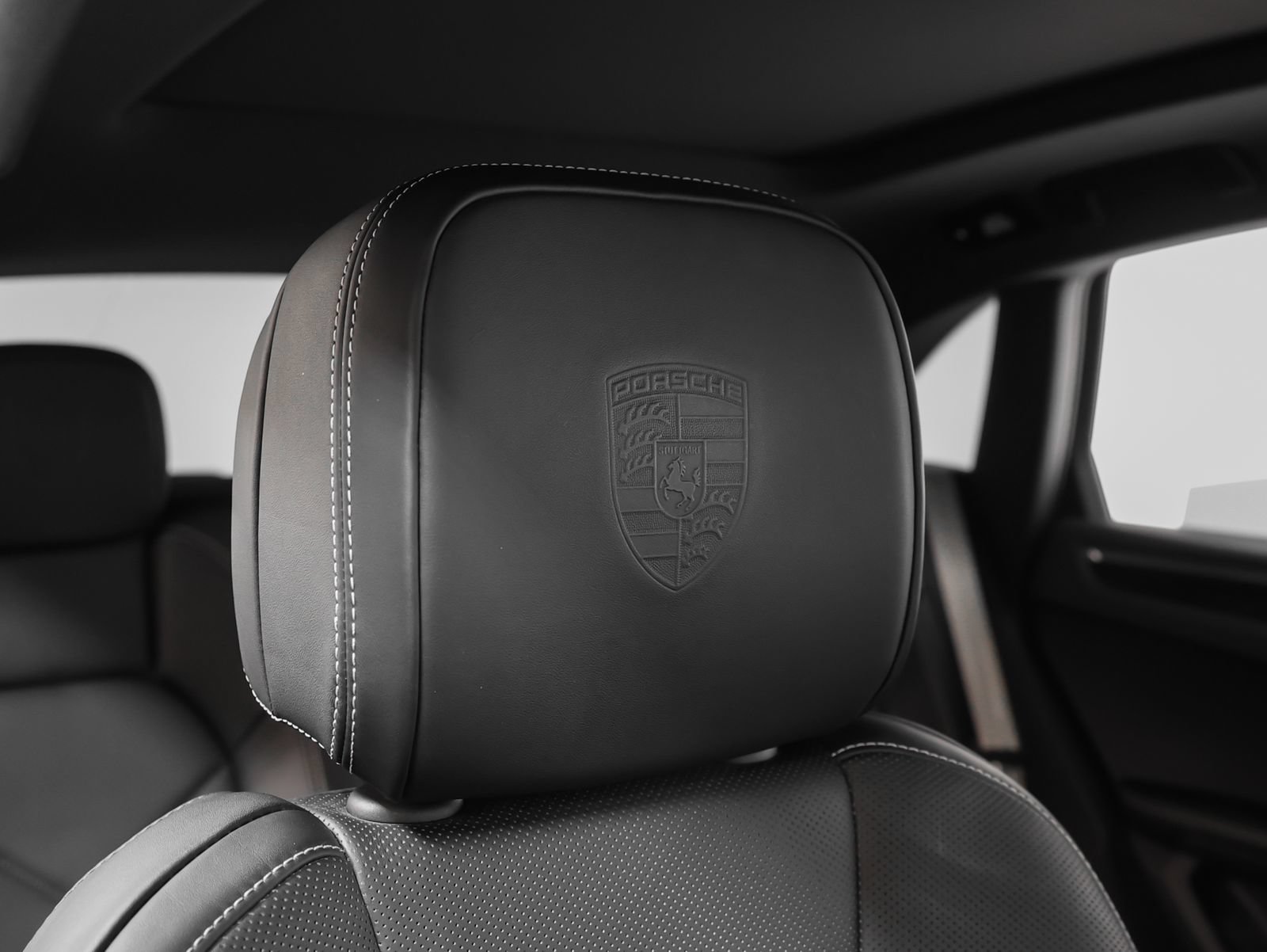 Certified 2023 Porsche Macan AWD/4WD image 23