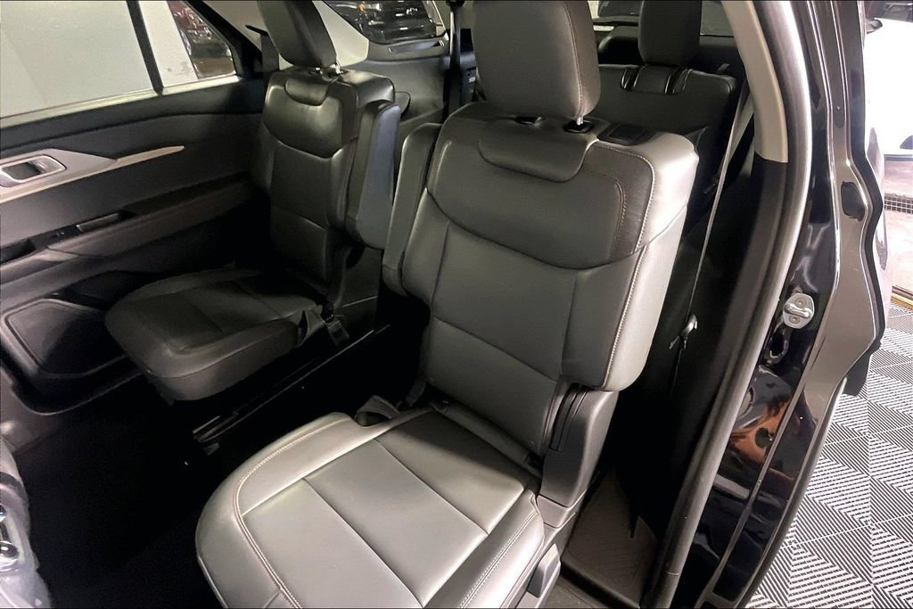 Used 2025 Ford Explorer Active w/ Active Comfort Package RWD image 32