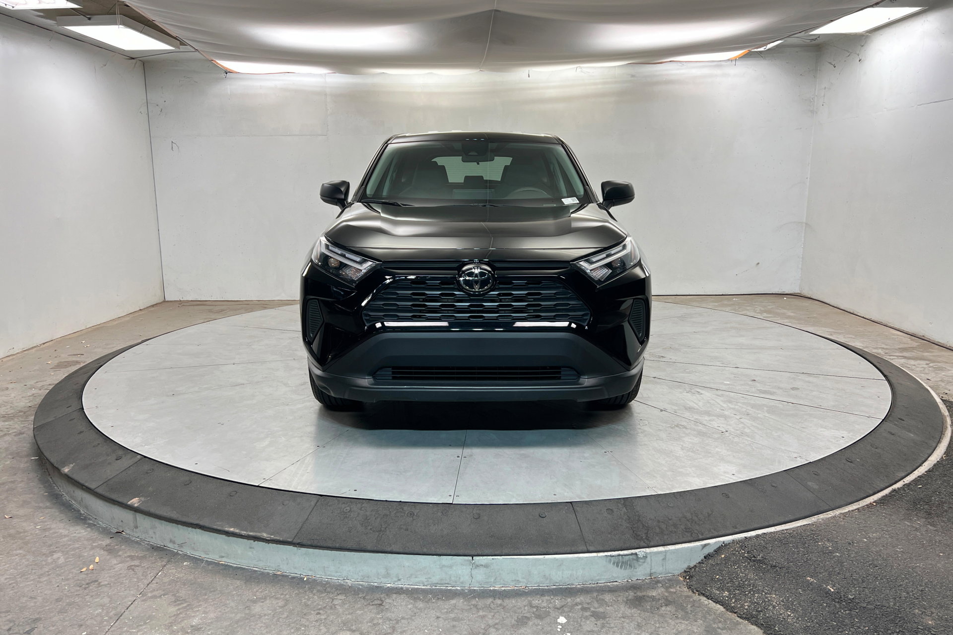 Used 2024 Toyota RAV4 LE image 9