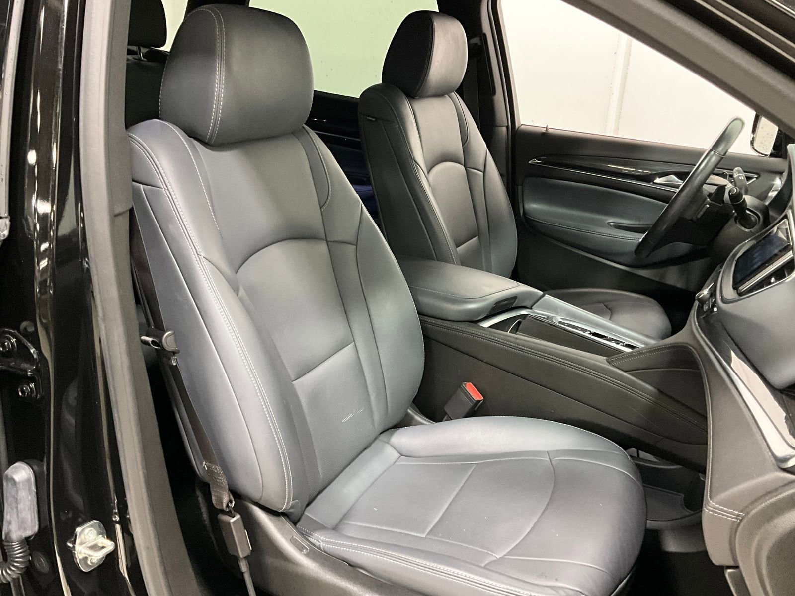 Used 2023 Buick Enclave Essence AWD/4WD image 8