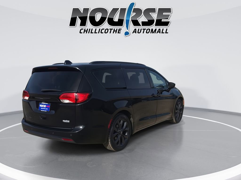 Used 2020 Chrysler Pacifica Touring-L w/ S Appearance Package image 8