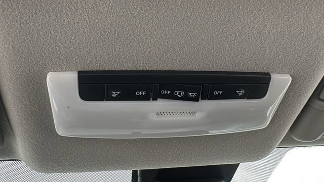 New 2025 Nissan Versa SR w/ Trunk Package image 27