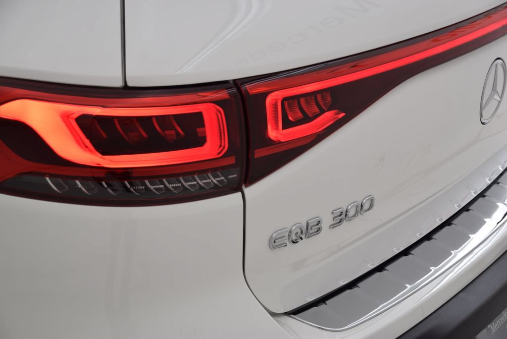 Certified 2023 Mercedes-Benz EQB 300 4MATIC w/ Exclusive Package image 13