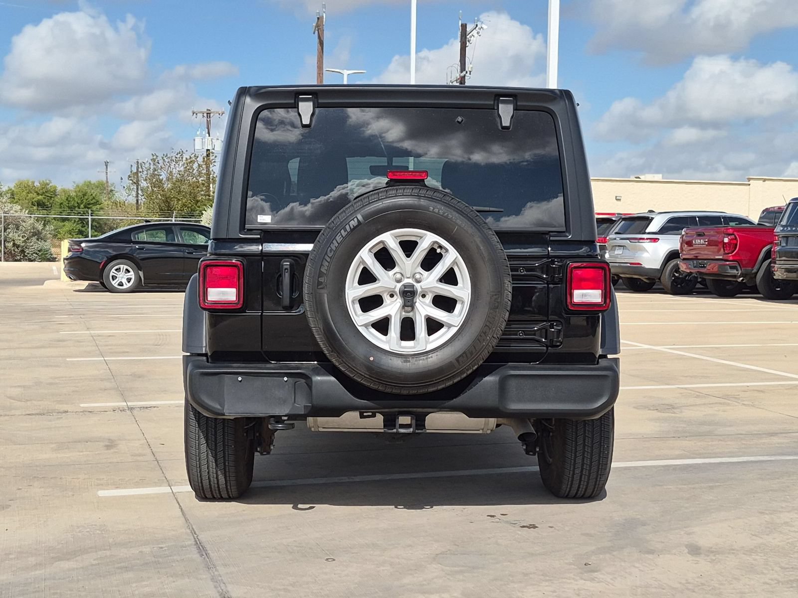 Used 2023 Jeep Wrangler Unlimited Sport AWD/4WD image 4