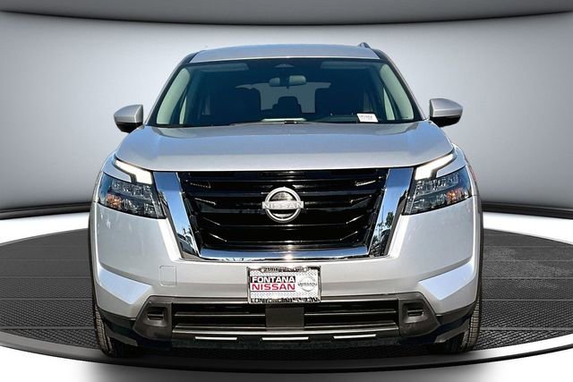 Certified 2024 Nissan Pathfinder SV FWD image 2