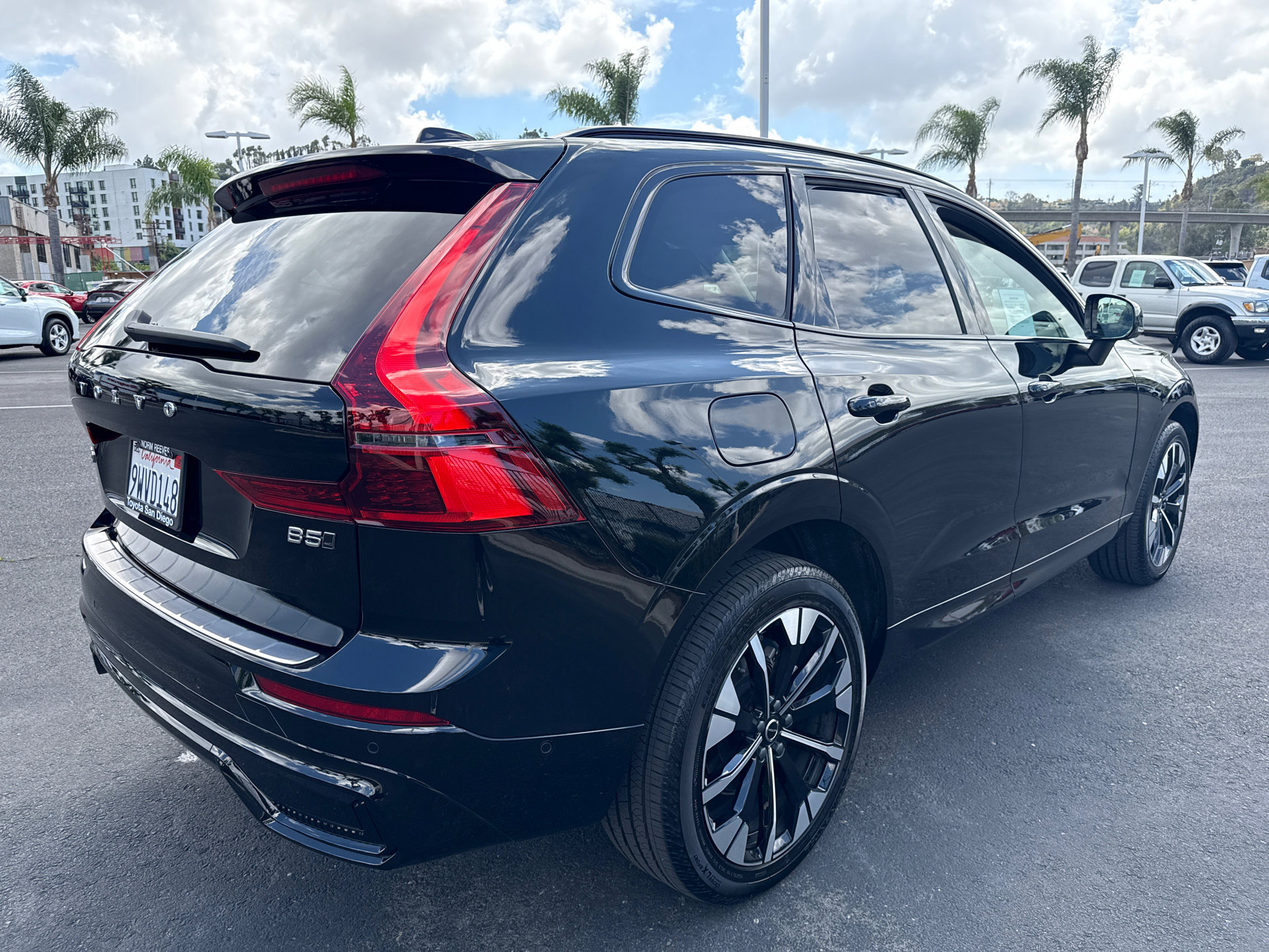 Used 2026 Volvo XC60 B5 Plus w/ Climate Package PRO AWD/4WD image 13
