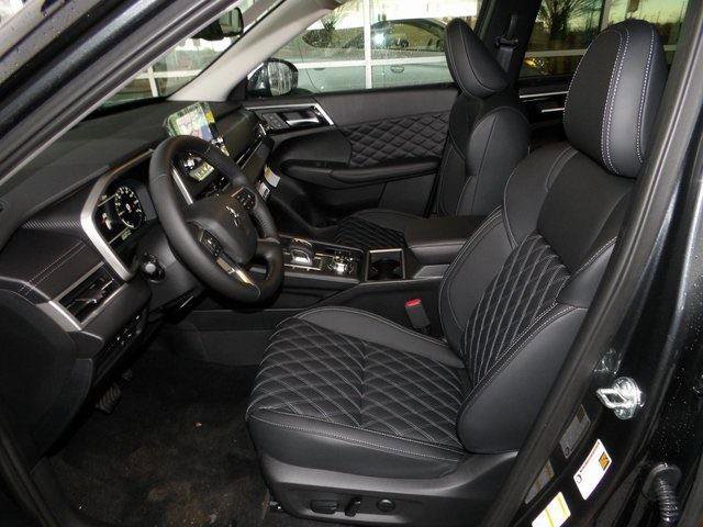 New 2025 Mitsubishi Outlander SEL image 16