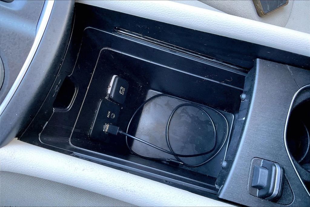Used 2015 Chrysler 200 Limited FWD image 25