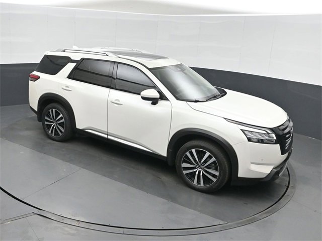 Used 2024 Nissan Pathfinder Platinum w/ Cargo Package image 32