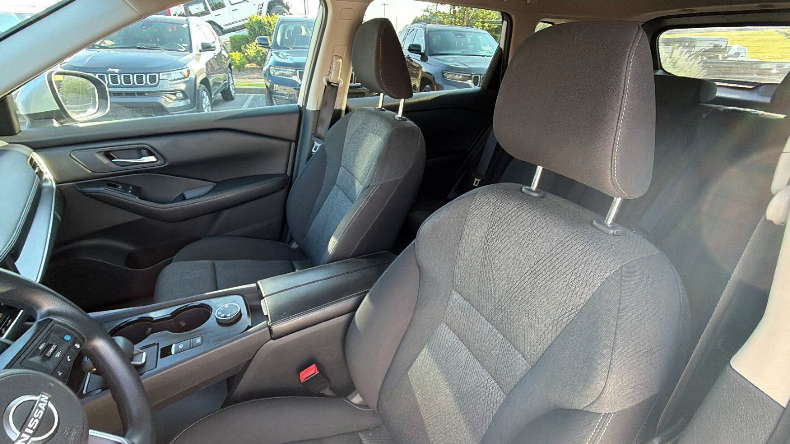 Used 2024 Nissan Rogue SV AWD/4WD image 17