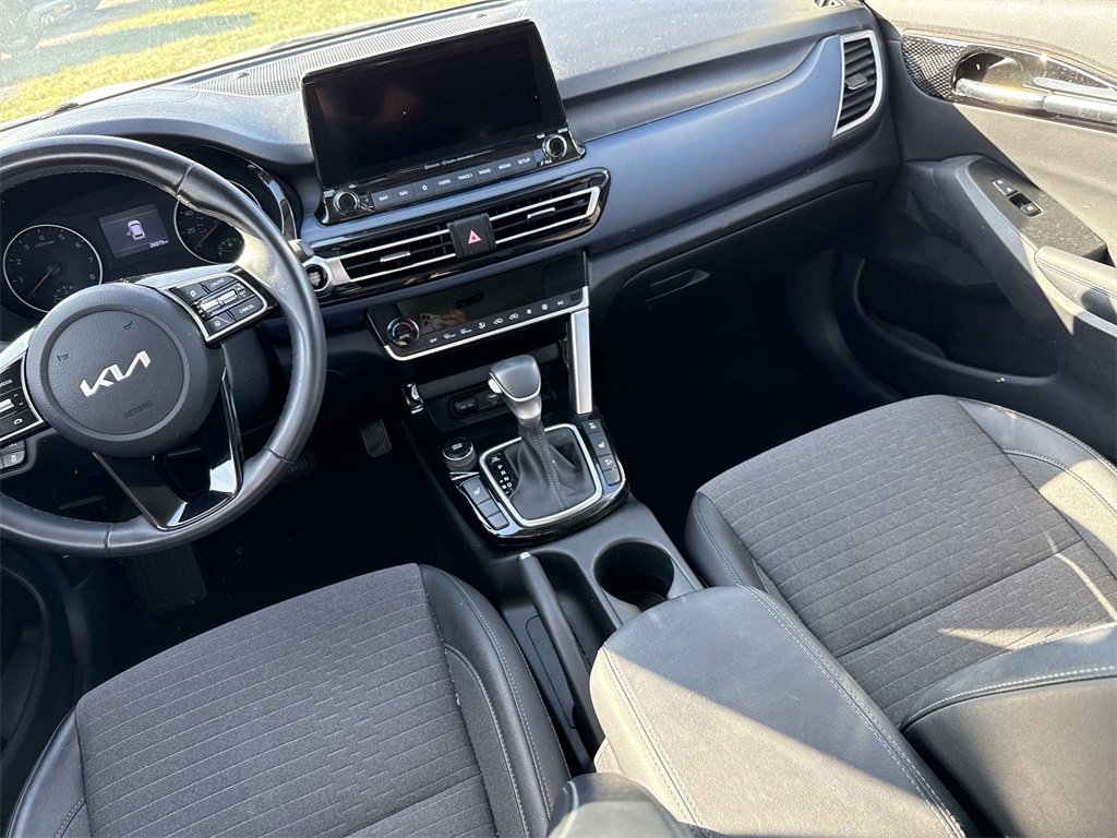 Used 2023 Kia Seltos S w/ Navigation Package image 22