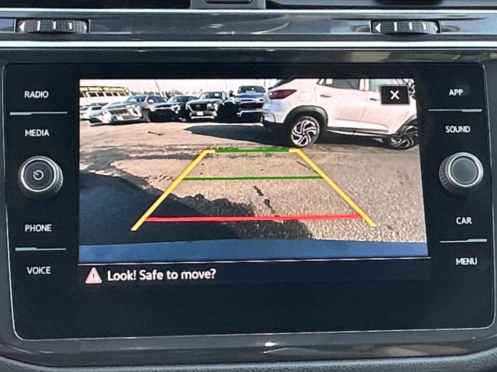 Used 2024 Volkswagen Tiguan SE image 19