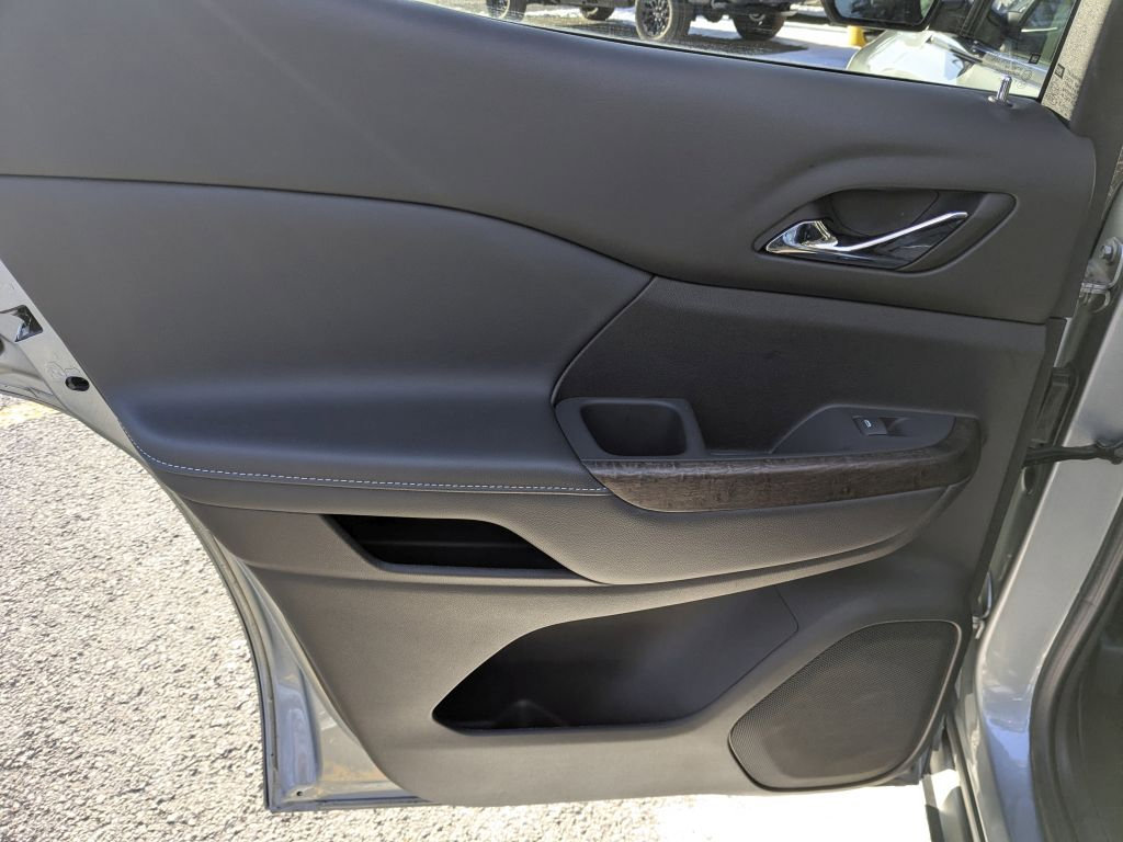 Certified 2023 GMC Acadia Denali w/ Denali Ultimate Package image 26