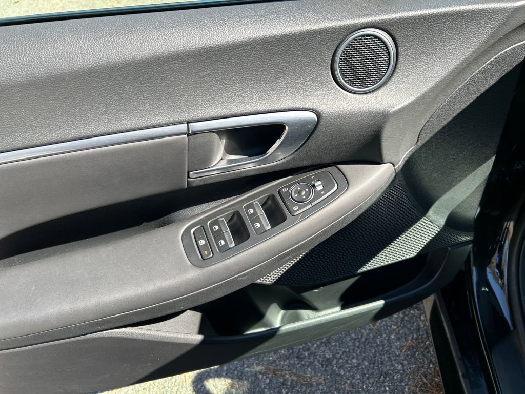 Used 2022 Hyundai Sonata SEL w/ Preferred Accessory Package image 13