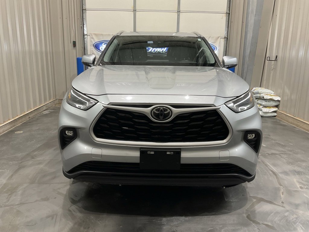 Used 2021 Toyota Highlander XLE image 2