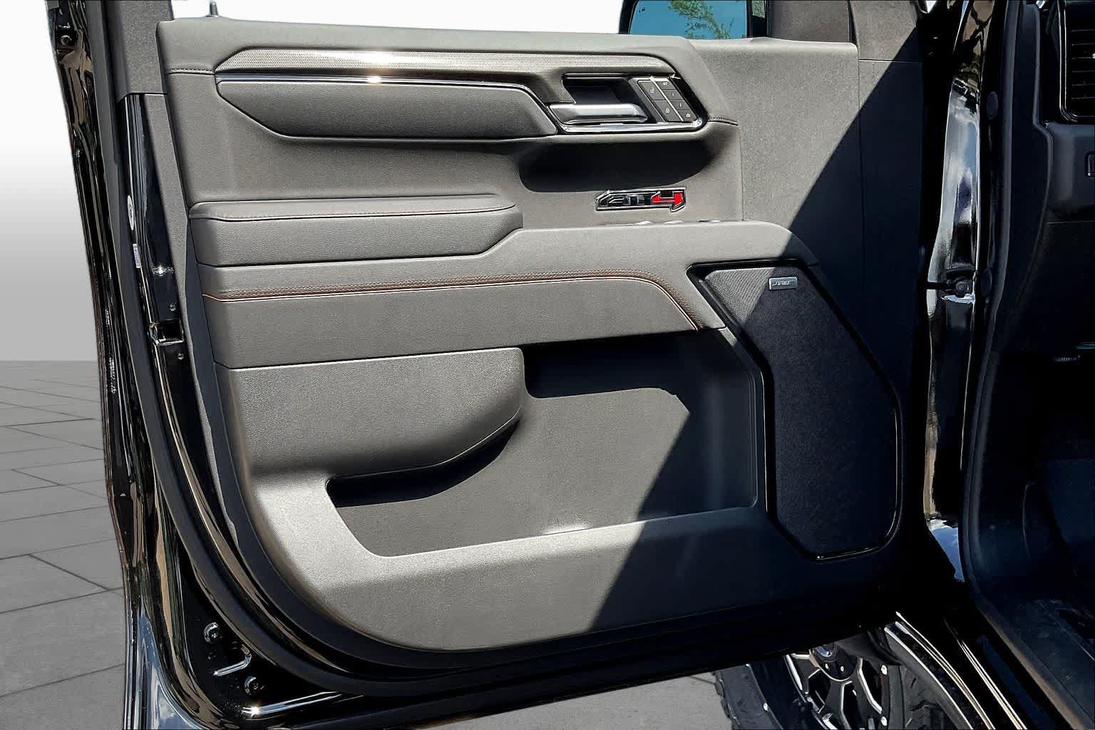 New 2025 GMC Sierra 1500 AT4 w/ AT4 Premium Package AWD/4WD image 16
