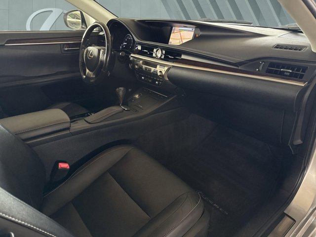 Used 2015 Lexus ES 350 w/ Luxury Package image 29
