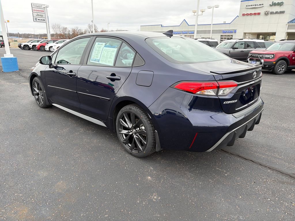 Used 2023 Toyota Corolla SE image 3