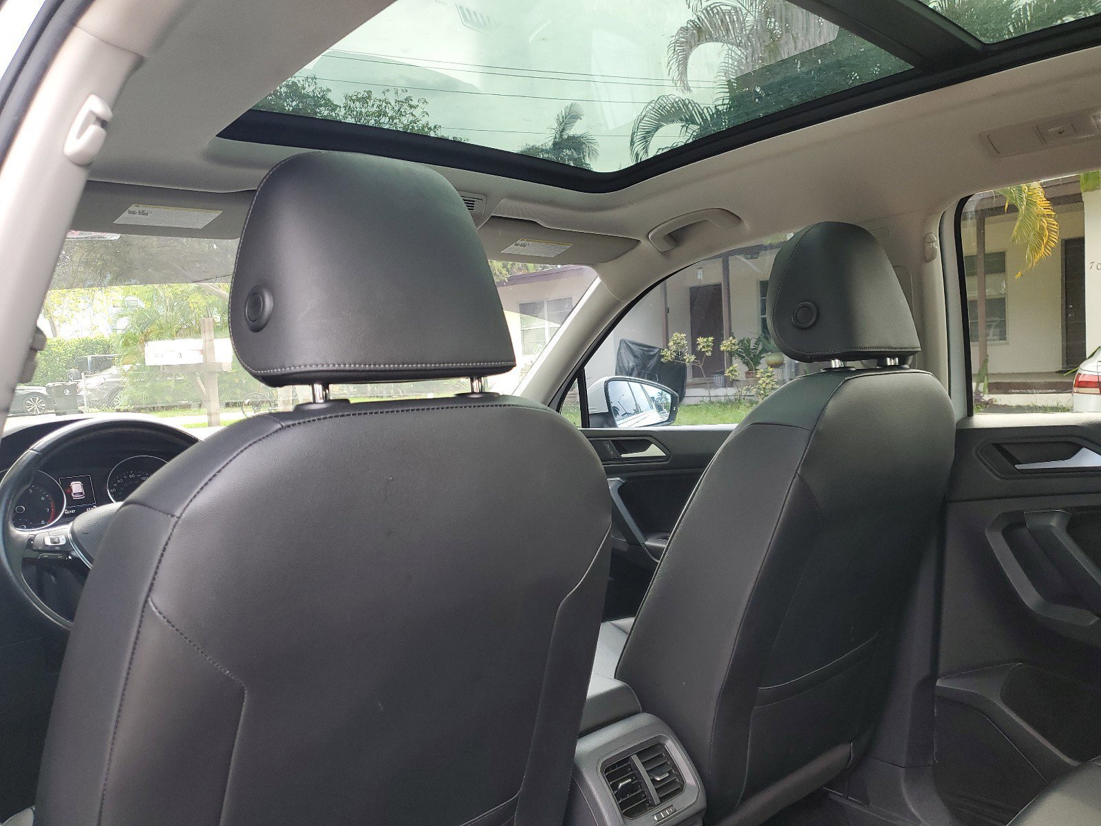 Used 2019 Volkswagen Tiguan SE w/ Panoramic Sunroof Package image 13