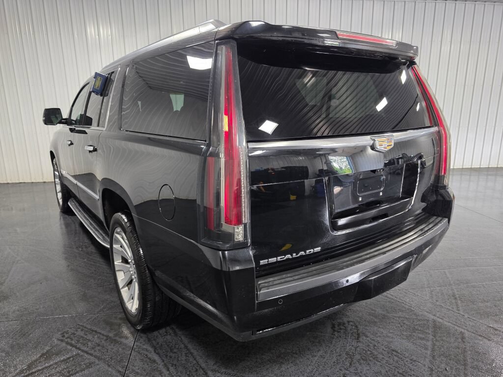 Used 2020 Cadillac Escalade ESV Luxury AWD/4WD image 3