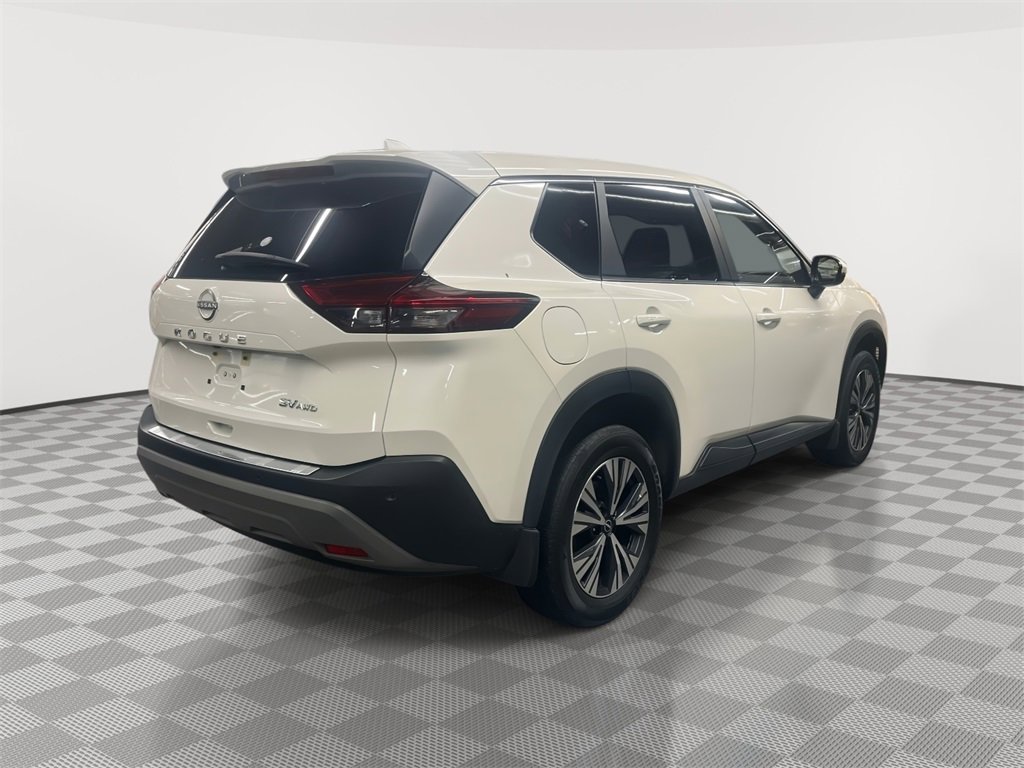 Used 2023 Nissan Rogue SV image 3