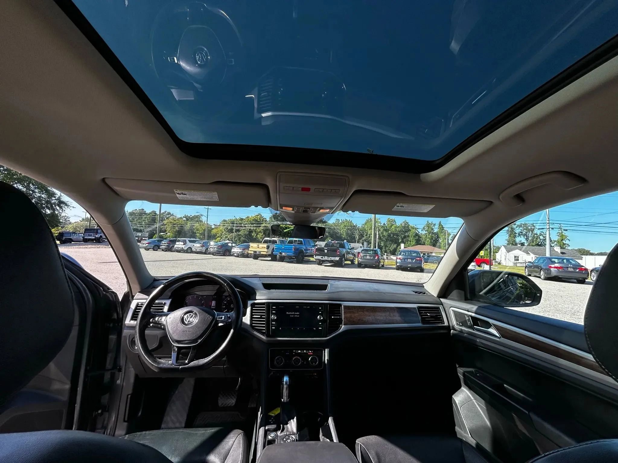 Used 2018 Volkswagen Atlas SEL Premium image 32