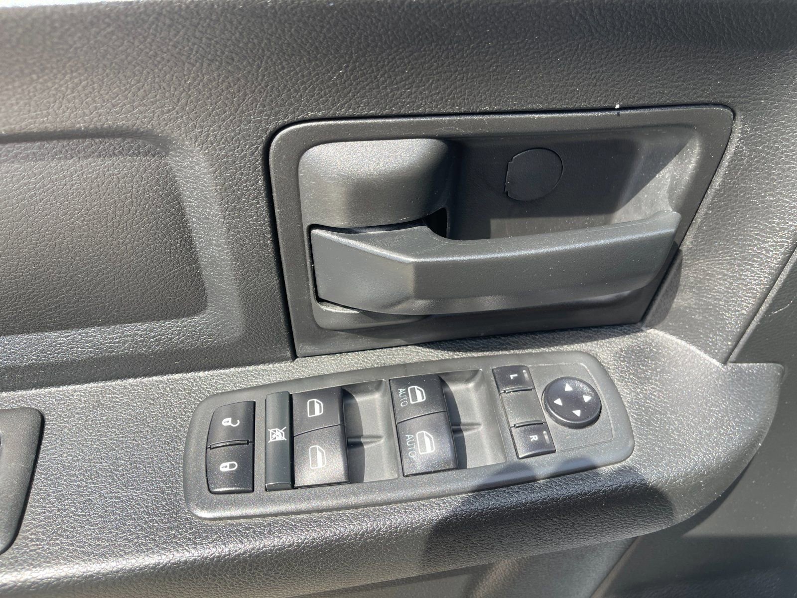 Used 2020 RAM 2500 Tradesman w/ Chrome Appearance Group image 13