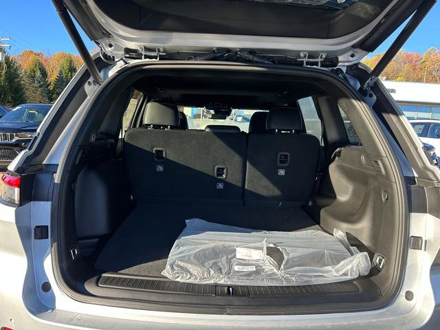 New 2025 Jeep Grand Cherokee Altitude image 19