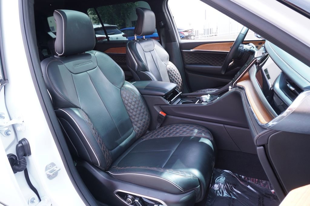 Used 2025 Jeep Grand Cherokee L Summit AWD/4WD image 13